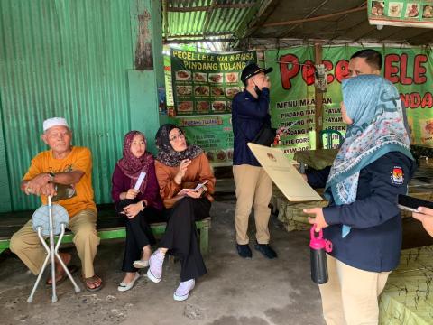peran strategis Bawaslu dalam pengawasan PDPB dinilai menjadi bagian penting dalam memastikan proses demokrasi berjalan transparan dan akuntabel. Bawaslu tidak hanya melakukan pengawasan administratif, tetapi juga memastikan bahwa proses pencocokan data benar-benar dilakukan sesuai kondisi faktual di lapangan. Karena itu, Bawaslu Prabumulih berharap masyarakat mulai memiliki kesadaran kolektif untuk aktif melaporkan setiap perubahan data kependudukan secara mandiri kepada instansi pemerintahan terdekat.