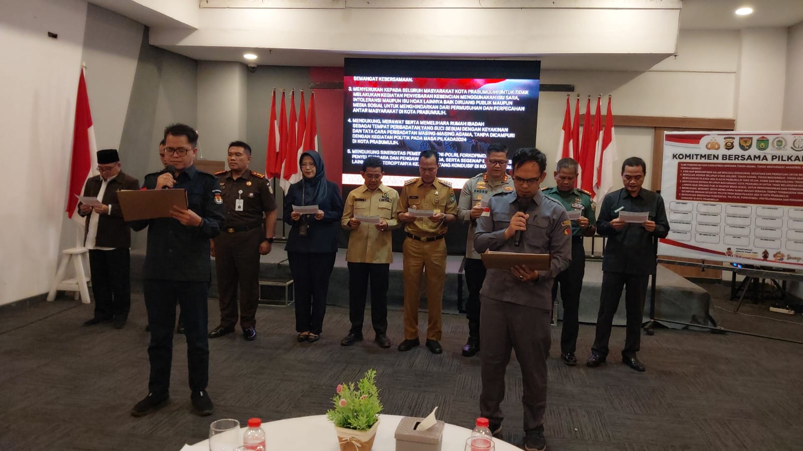 Bawaslu, KPU, dan Polres Prabumulih membaca deklarasi bersama