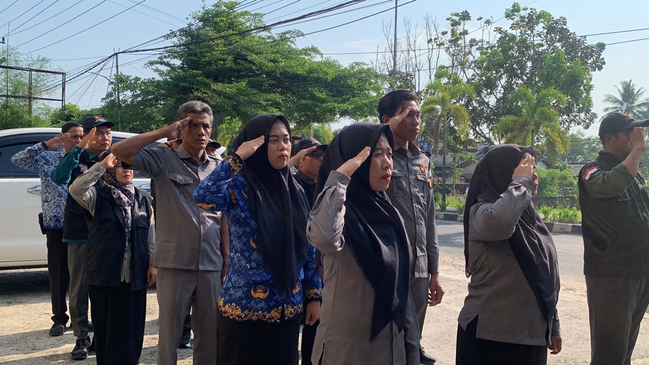 Seluruh staf di lingkungan Bawaslu Kota Prabumulih dan Panwascam se-Kota Prabumulih mengikuti upacara peringatan Hari Sumpah Pemuda ke-96 di lingkungan kantor sekretariat kota 28 Oktober 2024