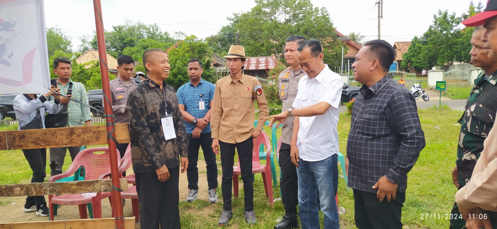 Pendampingan Bawaslu pada Pj. Walikota Prabumulih saat pemantauan langsung ke TPS