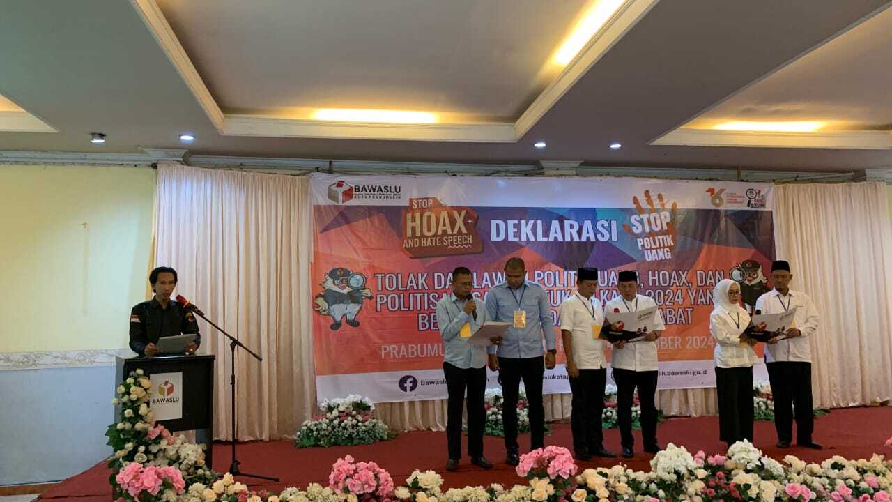 Sebanyak 3 pasangan calon (Paslon) Walikota dan Wakil Walikota Prabumulih secara resmi melakukan deklarasi menolak praktik politik uang, penyebaran hoax, dan politisasi SARA dalam rangka menyukseskan Pemilihan Kepala Daerah (Pilkada) 2024 yang berintegritas dan bermartabat, Kamis, 14 November 2024.