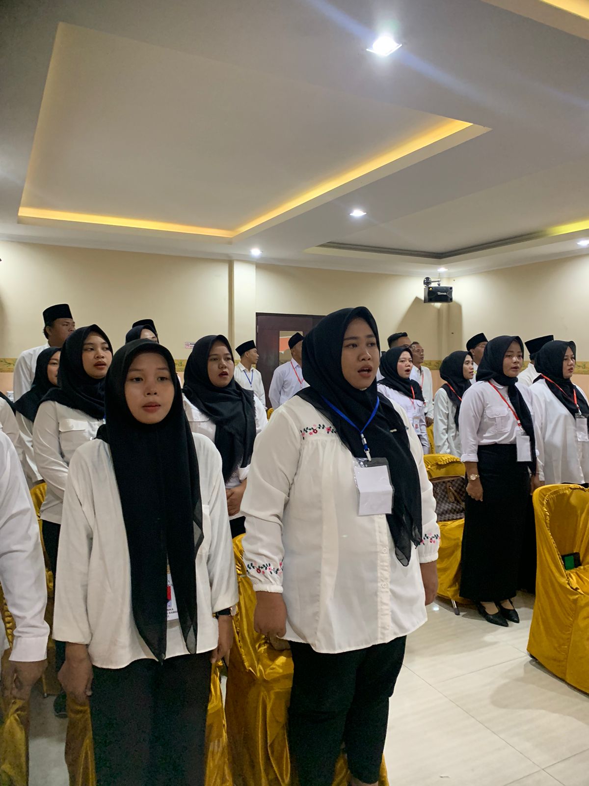 281 PTPS dilantik bersamaan oleh kecamatannya sendiri pada beberapa tempat di waktu yang sama