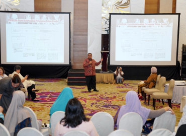 Bagja menyoroti berbagai keterbatasan dalam pelaksanaan tahapan pemilihan yang disebabkan oleh aturan perundang-undangan yang berlaku saat ini. Ia menilai regulasi yang kurang jelas dapat memicu perbedaan penafsiran hukum dan bahkan sengketa pemilihan