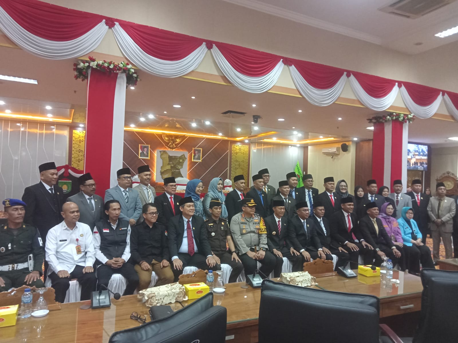 Sidang dipimpin langsung oleh Ketua DPRD Prabumulih, H. Deni Victoria, S.H., M.Si, dan dihadiri oleh berbagai unsur penting, termasuk Ketua Bawaslu Kota Prabumulih dan Ketua KPU Prabumulih
