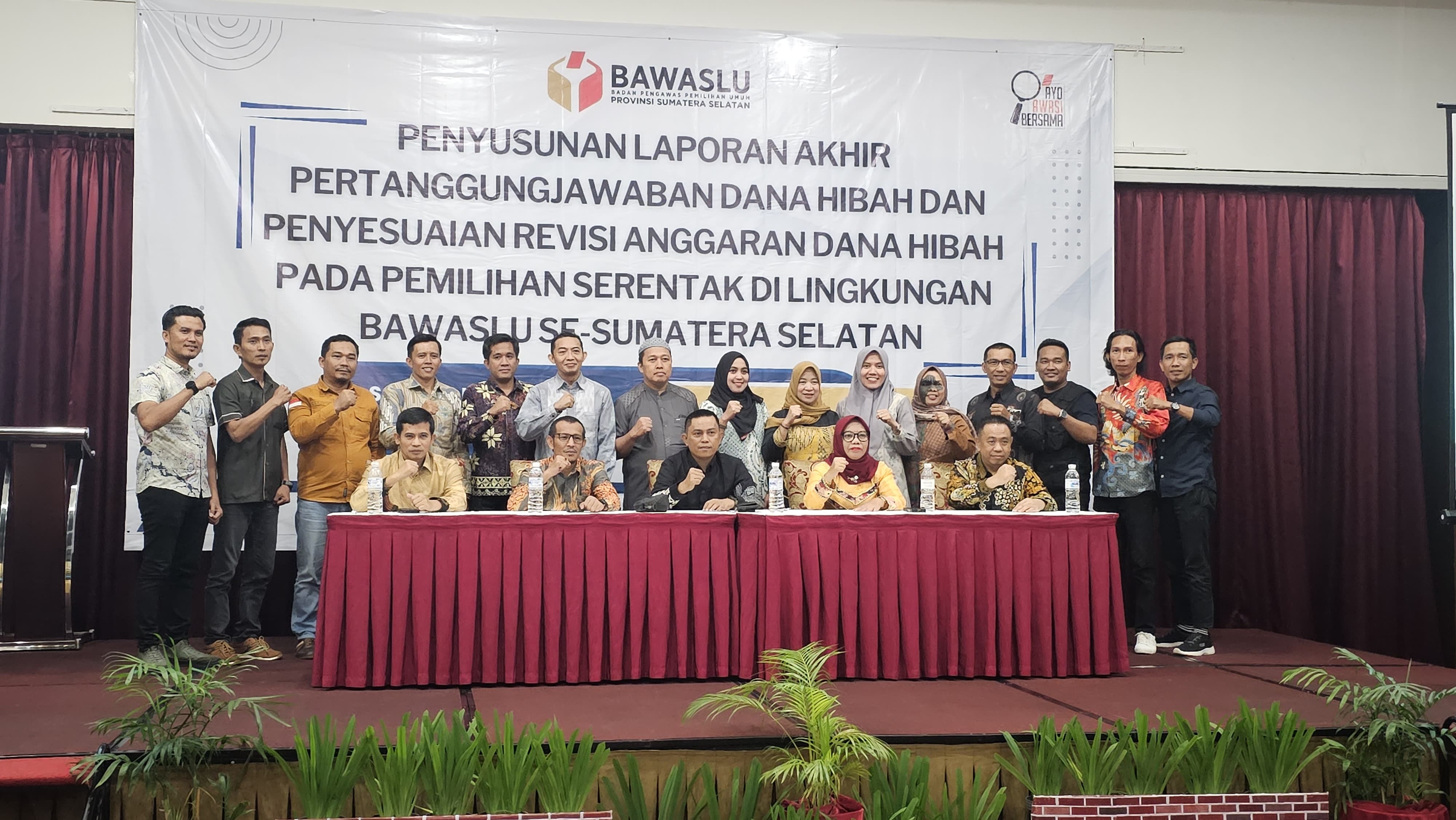 Badan Pengawas Pemilihan Umum (Bawaslu) Kota Prabumulih menghadiri kegiatan "Penyusunan Laporan Akhir Pertanggungjawaban Dana Hibah dan Penyesuaian Revisi Anggaran Dana Hibah pada Pemilihan Serentak" yang diselenggarakan oleh Bawaslu Provinsi Sumatera Selatan di Palembang.
