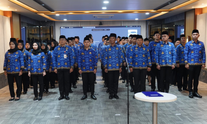 Pengambilan sumpah perwakilan Pegawai Pemerintah dengan Perjanjian Kerja (PPPK) melalui daring dan luring di Gedung Bawaslu, Jakarta, Selasa (1/7/2025)