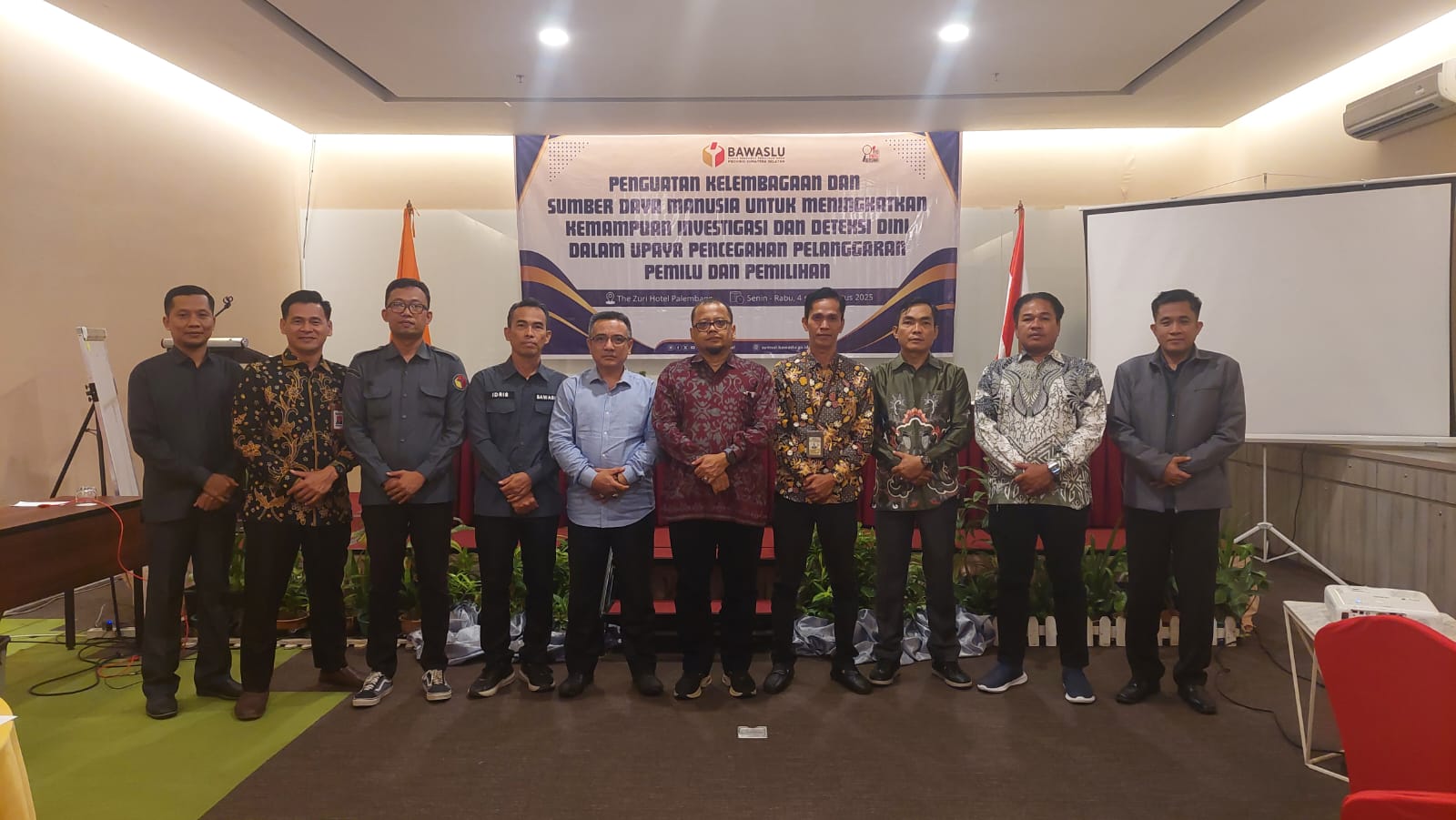 cara dibuka secara resmi oleh Ketua Bawaslu Provinsi Sumatera Selatan, Kurniawan, S.Pd, setelah sebelumnya diawali laporan dari Ketua Panitia, Anderson, S.Pi., M.Si.