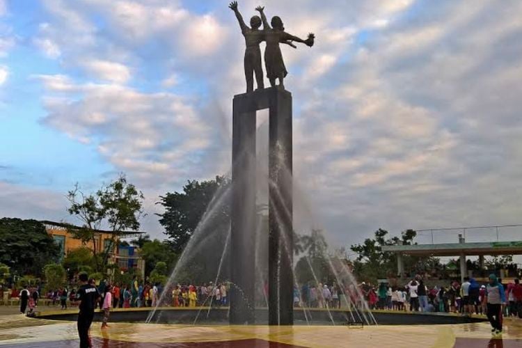 Berdasarkan perhitungan, pada 17 Oktober 2025, Prabumulih akan mencapai usia ke-24 tahun. Julukan “Kota Nanas” melekat karena komoditas nanas terutama di kecamatan Prabumulih Timur, Cambai, dan Rambang Kapak Tengah menjadi ciri khas dan identitas ekonomi lokal