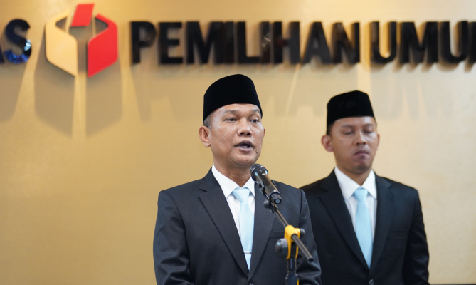 Ferdinand melantik 28 orang ASN Bawaslu untuk mengisi jabatan fungsional yang masih kosong, Kamis. Pelantikan dilakukan di Kantor Bawaslu disaksikan jajaran pejabat struktural dan fungsional Bawaslu.