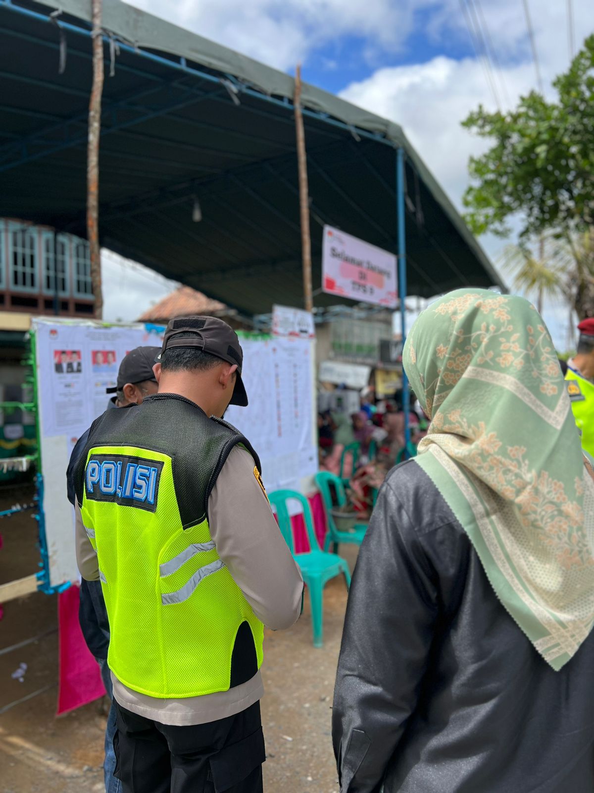  Peran dan tugas tanggung jawab pun dibagi secara beragam, mulai dari staf yang menginputkan data ke komputer secara digital, staf yang membacakan dokumen asli untuk diinput, staf yang meneliti berkas apapah dapat dibaca atau tidak, serta staf yang mencatat kejadian yang ditemukan dalam dokumen tersebut.  Inputan data hasil yang mereka masukkan mulai dari jumlah perolehan suara Presiden dan Wakil Presiden, Anggota DPRD Kota Prabumulih, Anggota DPRD Provinsi Sumatera Selatan, Anggota DPR RI, dan Anggota DPD 