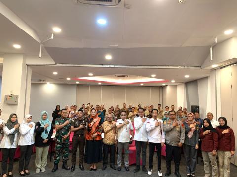 Peserta Rapat Pleno DPT KPU berfoto bersama