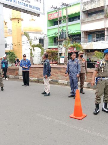 Kemendagri menempatkan penyelenggaraan ketenteraman, ketertiban umum, dan pelindungan masyarakat sebagai bagian penting dalam mendukung pembangunan daerah. Pada 2026, Kemendagri bahkan mengangkat tema “Trantibumlinmas Tangguh untuk Pembangunan Berkelanjutan” dalam peringatan HUT Satpol PP dan Satlinmas sebagai penegasan pentingnya stabilitas sosial, kepastian hukum daerah, dan rasa aman bagi masyarakat.