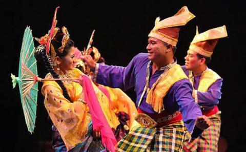 Pelestarian kebudayaan merupakan tanggung jawab bersama yang dapat dimulai dari langkah sederhana, seperti mengenalkan tradisi daerah kepada generasi muda, menggunakan bahasa dengan santun, menghargai kesenian lokal, menjaga warisan budaya, dan membiasakan musyawarah dalam menyelesaikan perbedaan.