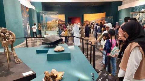 Bagi masyarakat, museum memiliki peran penting dalam memperkenalkan nilai perjuangan, keberagaman budaya, dan perjalanan kehidupan berbangsa. Melalui koleksi, arsip, serta dokumentasi yang terpelihara, masyarakat dapat mempelajari berbagai peristiwa masa lalu sebagai bahan refleksi untuk menghadapi tantangan masa kini. Kesadaran sejarah juga menjadi salah satu fondasi untuk menumbuhkan sikap kritis, menghargai perbedaan, dan memahami proses terbentuknya kehidupan demokrasi di Indonesia.