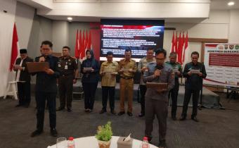 Bawaslu, KPU, dan Polres Prabumulih membaca deklarasi bersama