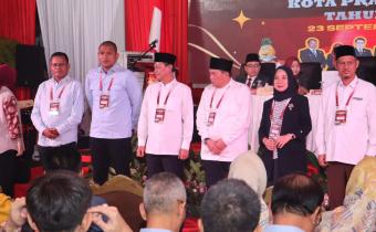 Bawaslu Prabumulih bersama unsur Forkopimda dan tamu undangan lainnya menyaksikan proses penuanganan berita acara hasil pengundian nomor urut