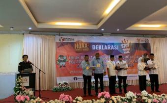 Sebanyak 3 pasangan calon (Paslon) Walikota dan Wakil Walikota Prabumulih secara resmi melakukan deklarasi menolak praktik politik uang, penyebaran hoax, dan politisasi SARA dalam rangka menyukseskan Pemilihan Kepala Daerah (Pilkada) 2024 yang berintegritas dan bermartabat, Kamis, 14 November 2024.