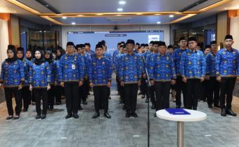 Pengambilan sumpah perwakilan Pegawai Pemerintah dengan Perjanjian Kerja (PPPK) melalui daring dan luring di Gedung Bawaslu, Jakarta, Selasa (1/7/2025)