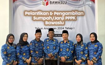 Badan Pengawas Pemilu (Bawaslu) Republik Indonesia melantik sebanyak tujuh orang Pegawai Pemerintah dengan Perjanjian Kerja (PPPK) di lingkungan Sekretariat Bawaslu Kota Prabumulih, Sumatera Selatan, Selasa (1/7/2025)