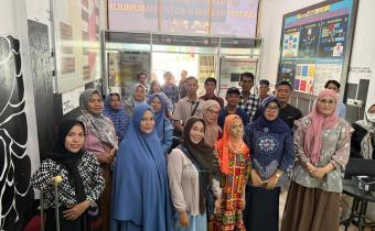 Hadir sebagai pemateri, Dra. Massuryati, Anggota Bawaslu Provinsi Sumatera Selatan, menyampaikan bahwa penyandang disabilitas memiliki hak politik yang sama sebagaimana dijamin oleh UU No. 8 Tahun 2016 tentang Penyandang Disabilitas dan UU No. 7 Tahun 2017 tentang Pemilu. 