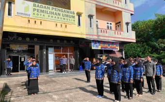Tahun 2025 ini, peringatan HUT ke-54 KORPRI mengusung tema “Bersatu, Berdaulat, Bersama KORPRI, Dalam Mewujudkan Indonesia Maju. Tema ini mencerminkan tekad KORPRI untuk memperkuat persatuan ASN di seluruh Indonesia, menjaga kedaulatan administrasi birokrasi, serta bekerja sama dalam mewujudkan pelayanan publik yang lebih baik demi kemajuan bangsa. 