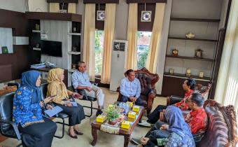 Ketua Bawaslu Kota Prabumulih, Afan Sira Oktrisma yang didampingi Anggota Lia Siska Indriani SPd dan Bery Andika SE serta Kepala Sekretariat Adi Satria diterima langsung oleh Ketua DPRD Prabumulih, H. Deni Victoria, SH, M, Si bersama Wakil I, Aryono, ST didampingi Sekretaris Dewan (Sekwan) Desi Muharni, S,Si, M,Si
