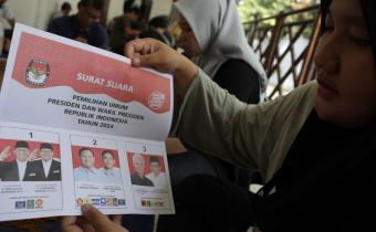 Pendidikan politik bukanlah upaya mengarahkan pilihan politik seseorang. Sebaliknya, pendidikan politik bertujuan meningkatkan pemahaman masyarakat mengenai demokrasi, konstitusi, hak pilih, bahaya politik uang, pentingnya menolak hoaks, serta nilai-nilai kejujuran dan keadilan dalam kehidupan berbangsa.  Melalui pendidikan politik yang baik, masyarakat akan menjadi pemilih yang lebih rasional, kritis, dan tidak mudah dipengaruhi oleh informasi yang menyesatkan maupun kepentingan sesaat.