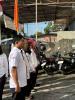 Gotong royong juga tidak dapat dipisahkan dari tradisi musyawarah yang telah lama dikenal dalam kehidupan masyarakat Indonesia. Ketika warga berkumpul untuk menentukan kegiatan lingkungan, membahas persoalan fasilitas umum, atau menyelesaikan masalah sosial, mereka membutuhkan ruang untuk menyampaikan pendapat dan mendengarkan pandangan orang lain. Tidak semua orang akan memiliki gagasan yang sama, tetapi keputusan bersama dapat dicapai ketika setiap pihak bersedia mencari jalan keluar yang dapat diterima.